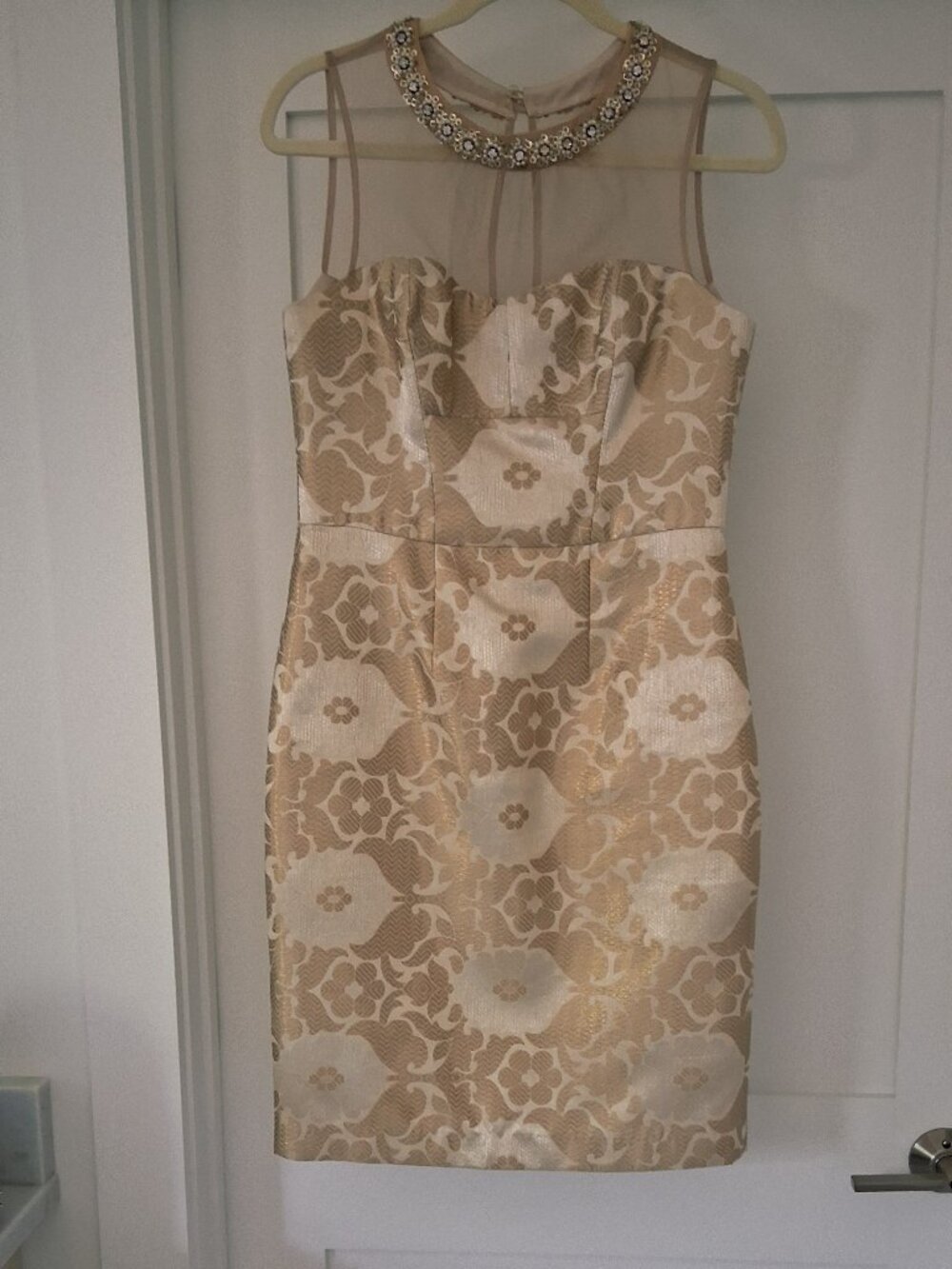 MAGGY LONDON GOLD BROCADE ILLUSION SEQUIN PEARL NECK COCKTAIL DRESS SIZE 4